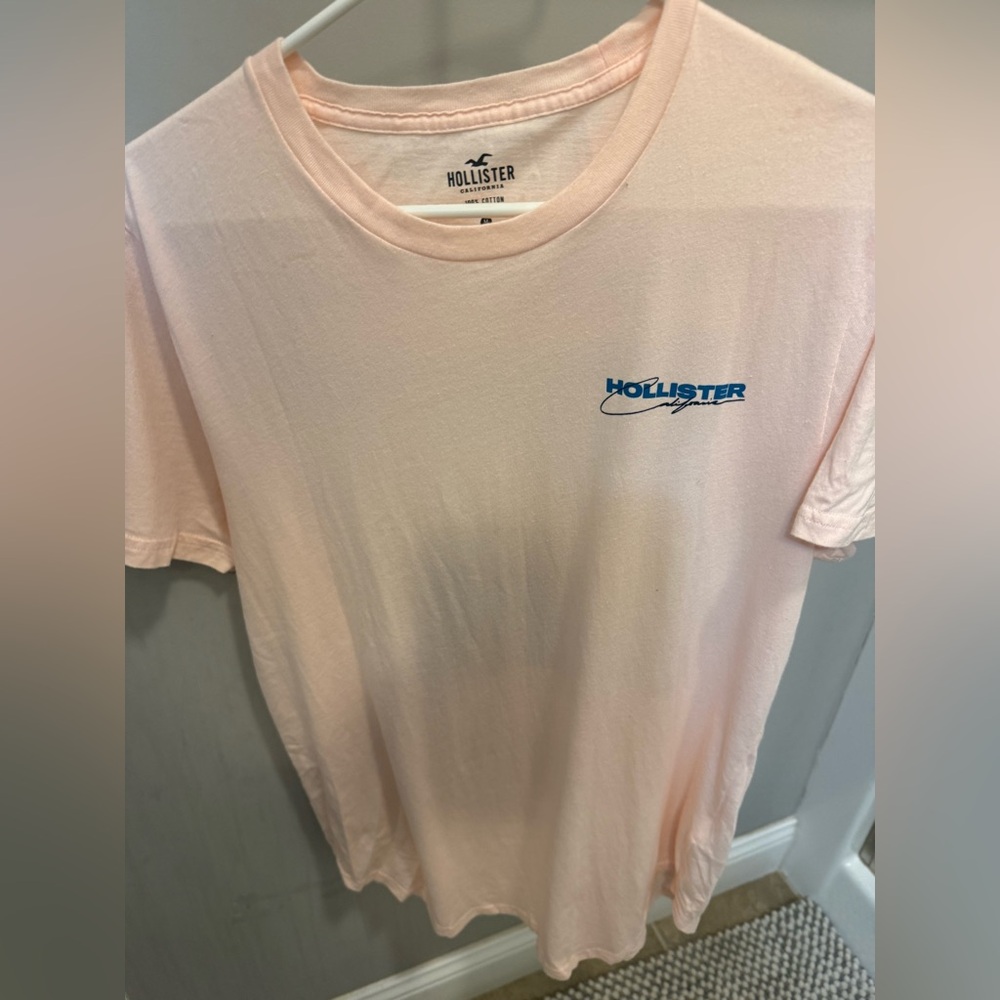 Hollister Light Pink Tee with Blue Graphic size medium NWT